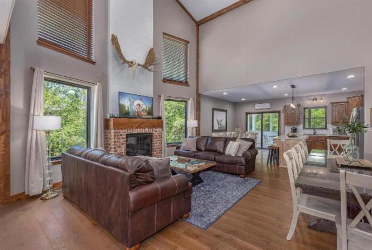 فيلا Premier Retreat With Hot Tub, Theater & Pool Table هوليستر المظهر الخارجي الصورة