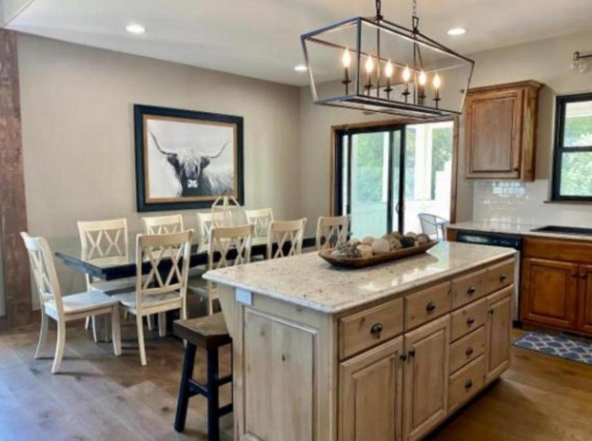 فيلا Premier Retreat With Hot Tub, Theater & Pool Table هوليستر المظهر الخارجي الصورة